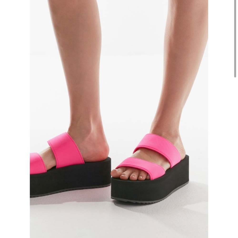 Urban Outfitters Hot Pink Platform Slides, Size 6 never worn with tags
